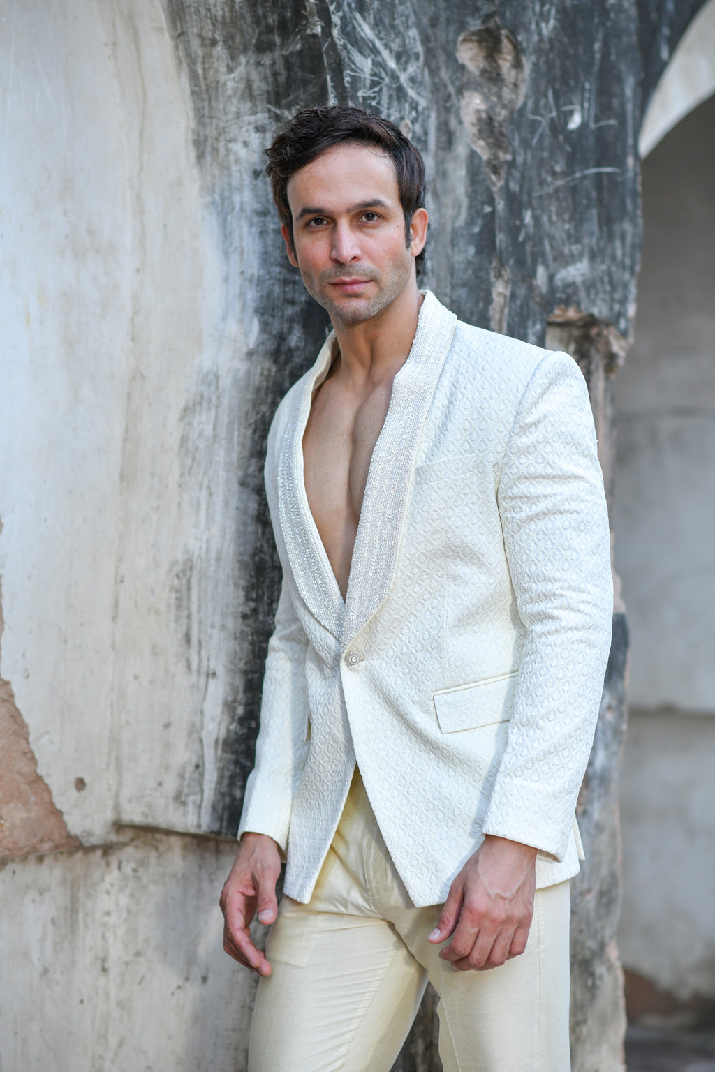 1 button blazer collar with hand embroidery only blaze