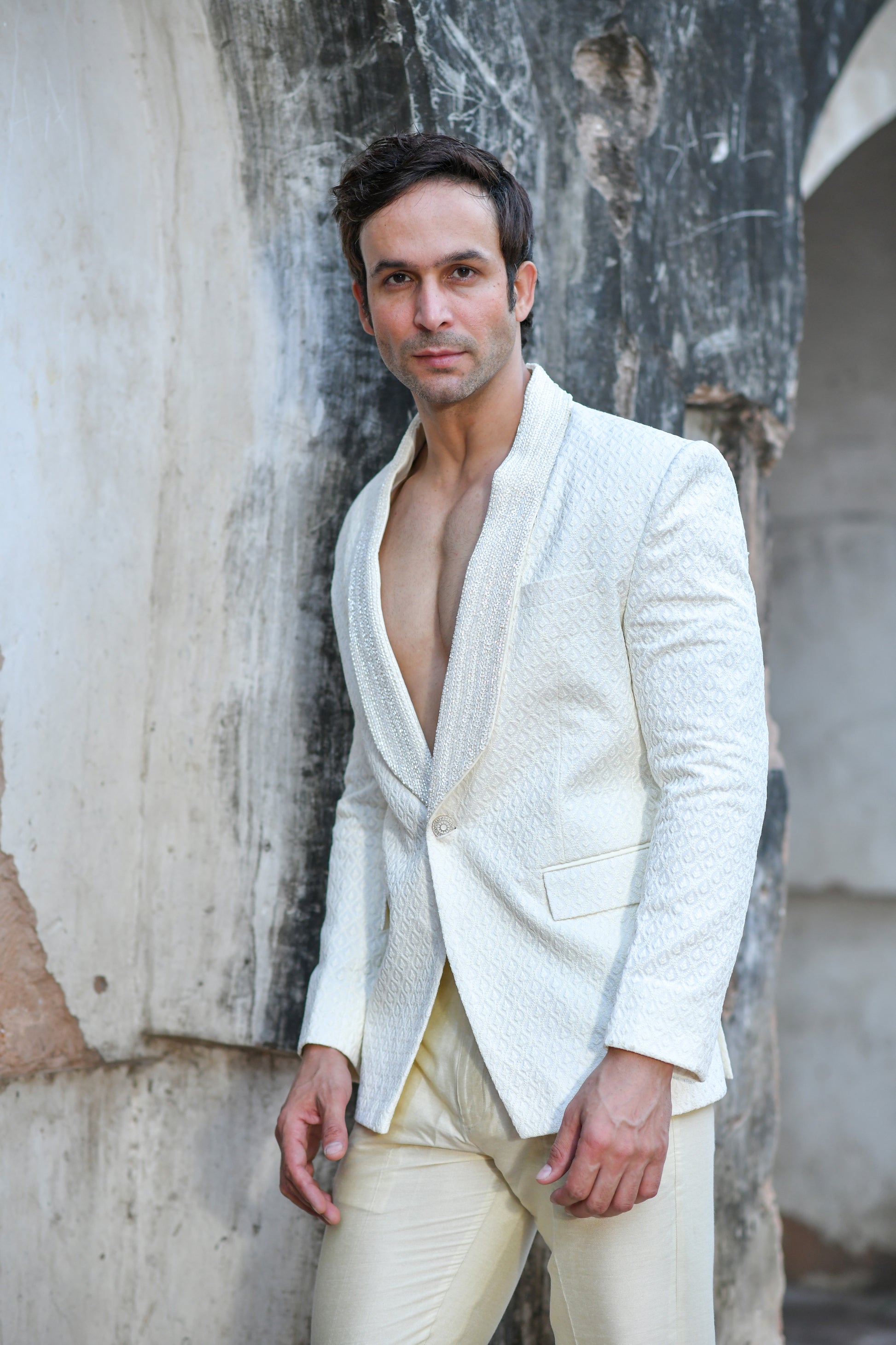 1 button blazer collar with hand embroidery only blaze